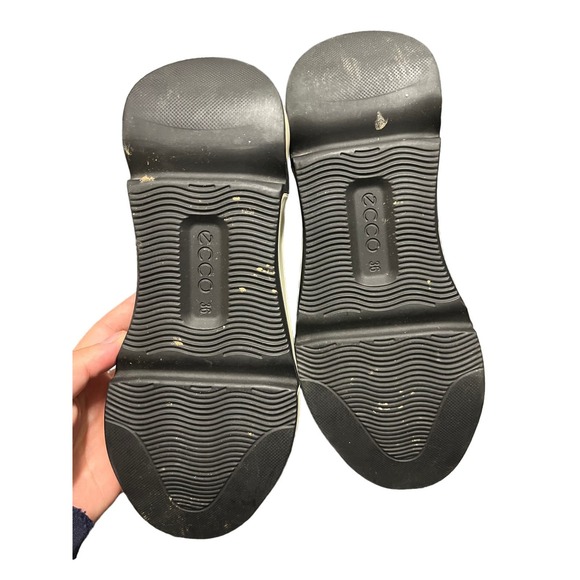 Ladies ECCO Black Leather Ankle Boot with Chunky White Sole Size 36 US 5-5.5 - Picture 5 of 7